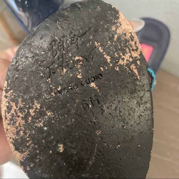 Betsey Johnson Floral embroidered denim fabric heels size 6 - Picture 10 of 10